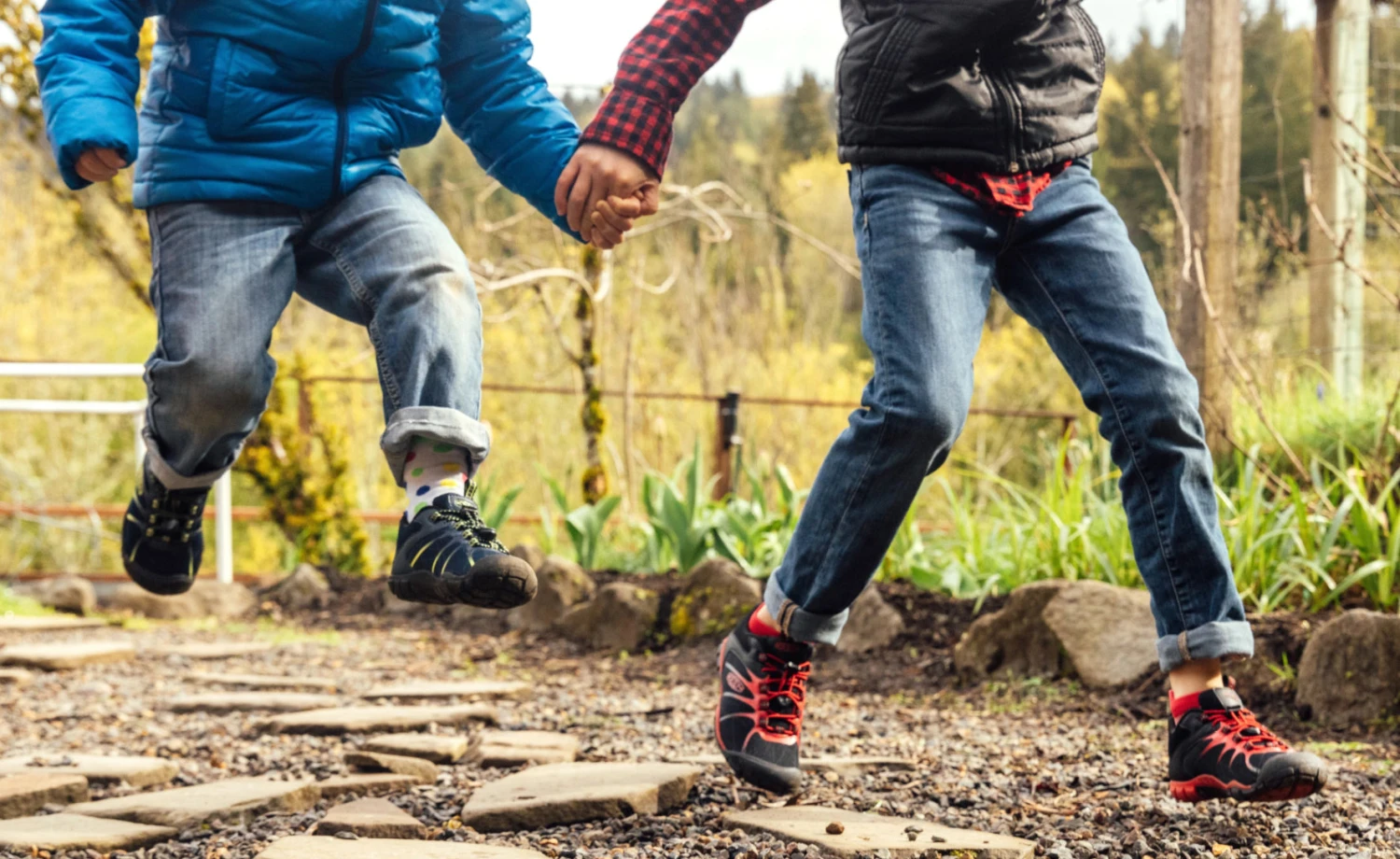 Keen Big Kids' Chandler 2 CNX Sneaker | Black/Red Carpet - Image 5