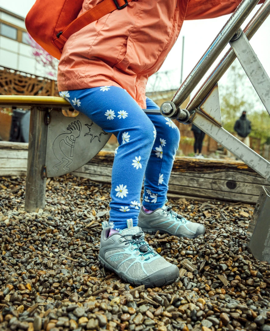 Keen Little Kids' Chandler 2 CNX Sneaker | Black/Red Carpet - Image 6