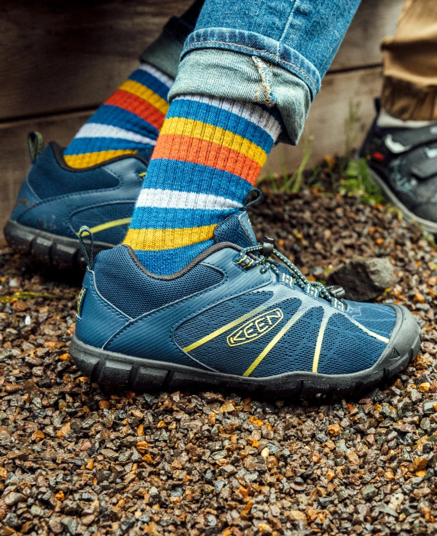 Keen Little Kids' Chandler 2 CNX Sneaker | Black/Red Carpet - Image 7