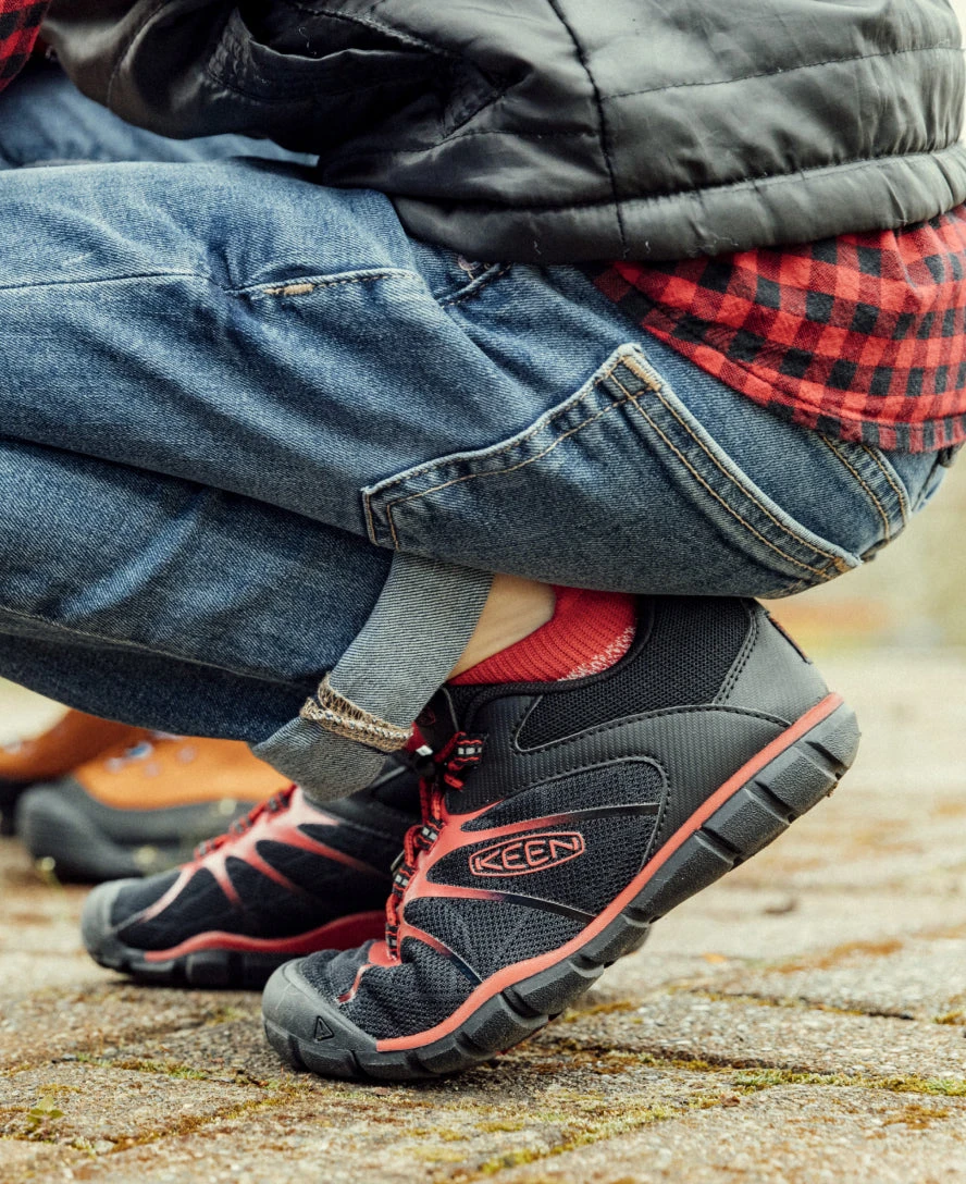 Keen Big Kids' Chandler 2 CNX Sneaker | Black/Red Carpet - Image 7